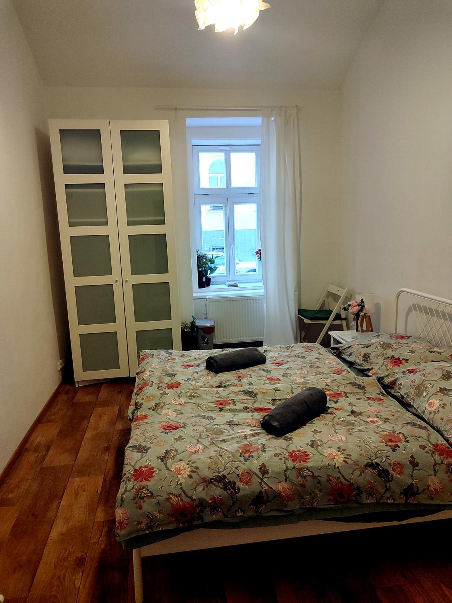 Ubytování v soukromí With Double Bed In Zizkov - Shared Bathroom Praha