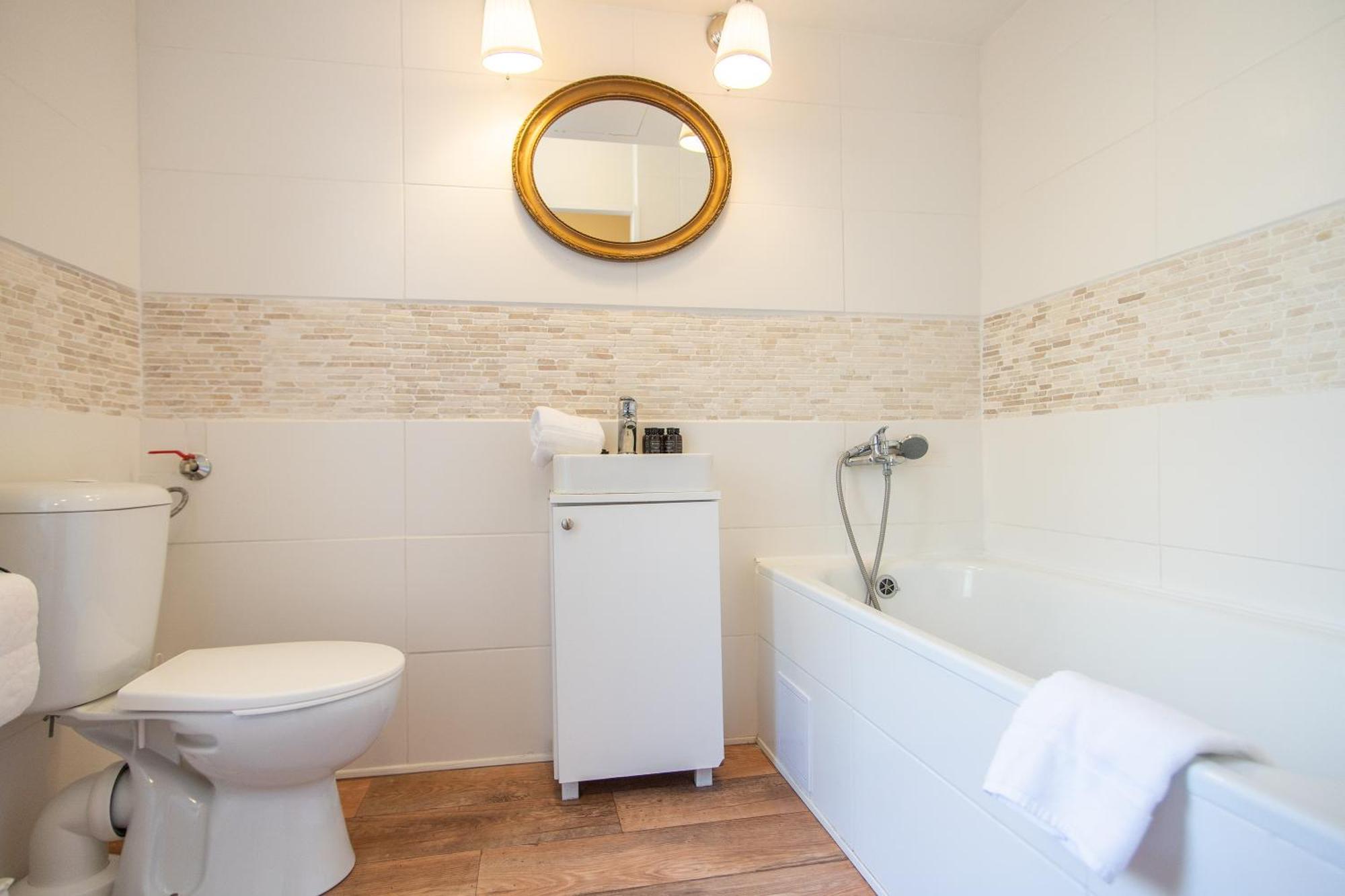 Ubytování v soukromí With Double Bed In Zizkov - Shared Bathroom Praha